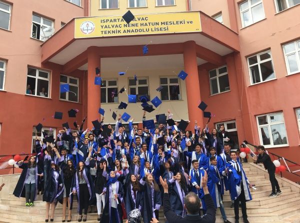 Yalvaç Nene Hatun Mesleki ve Teknik Anadolu Lisesi Fotoğrafı